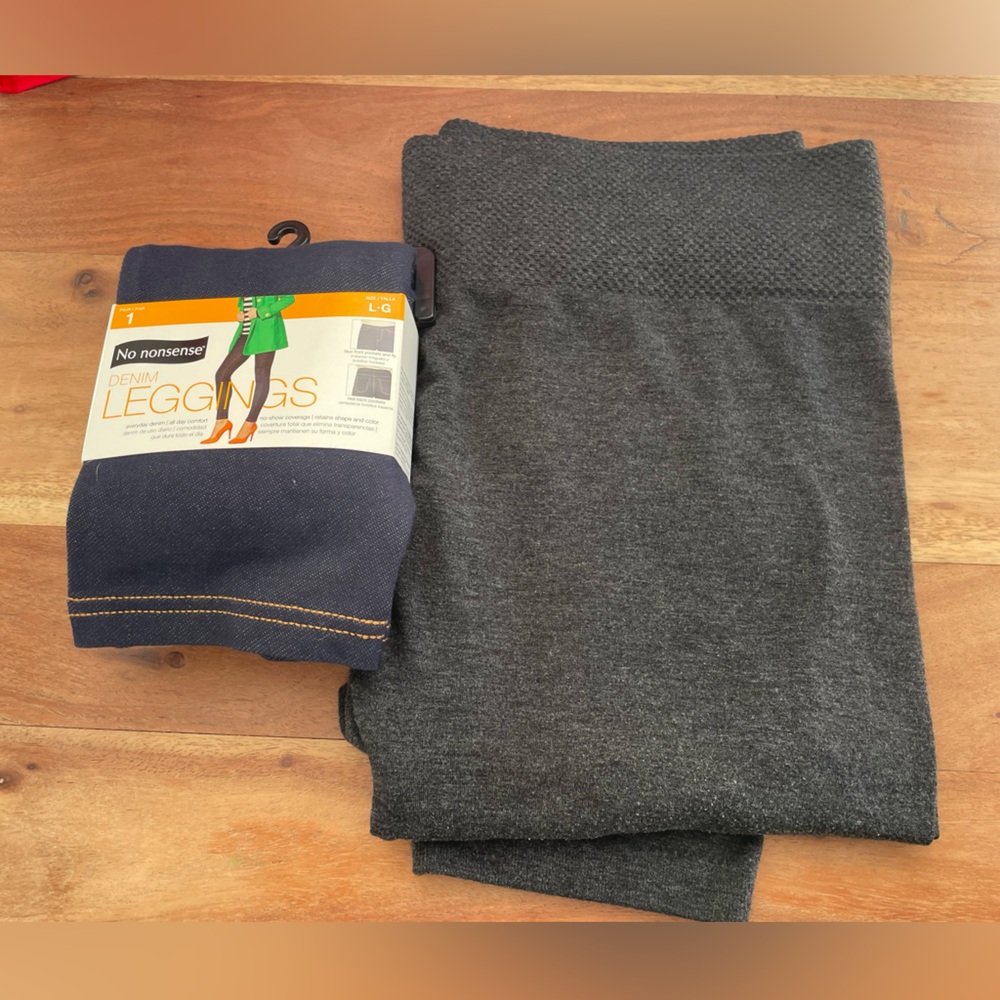 2 pairs of leggings